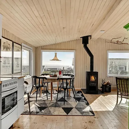 3 Bedroom Beautiful In Feriehus Rønde