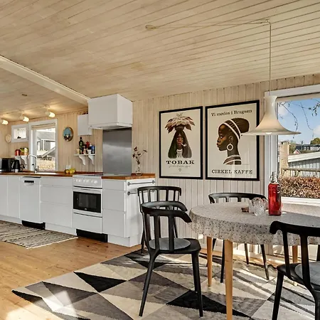 3 Bedroom Beautiful In Rønde