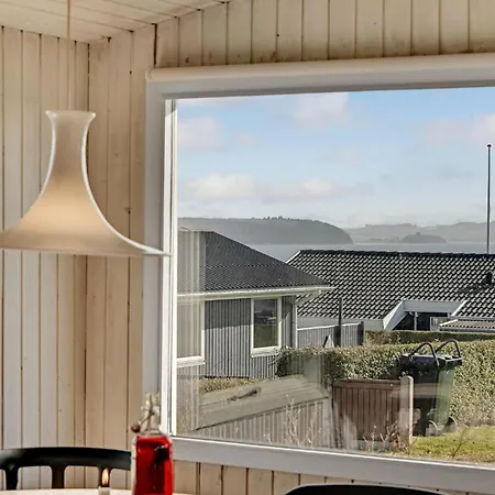 3 Bedroom Beautiful In Holiday home