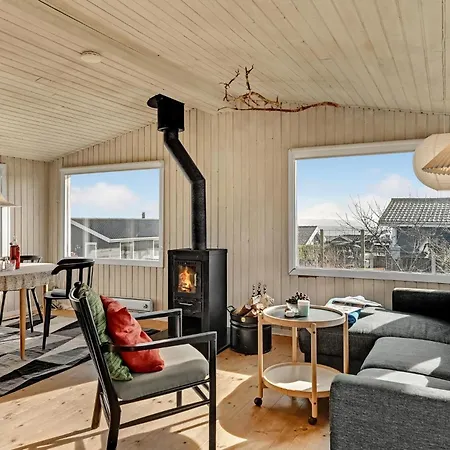 3 Bedroom Beautiful In Feriehus Rønde