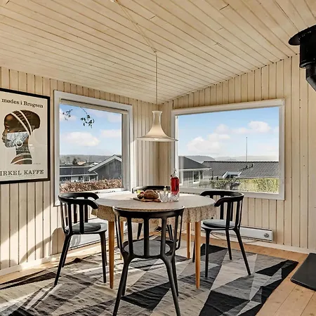 3 Bedroom Beautiful In * Rønde